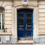 Nice And Cozy Parisian Apartment